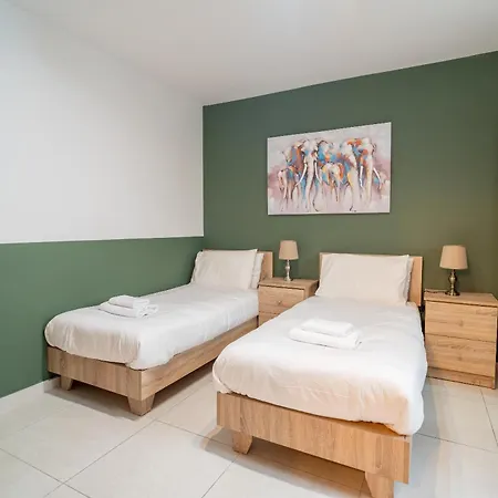 4br With Ac, Balcony, Wifi & Terrace By 360 Estates Apartamento Gwardamanga