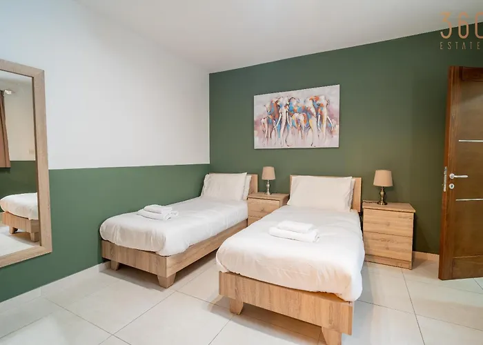 4br With Ac, Balcony, Wifi & Terrace By 360 Estates Apartment Gwardamanga