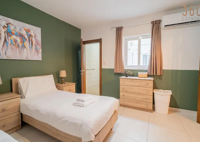 Apartment 4br With Ac, Balcony, Wifi & Terrace By 360 Estates Gwardamanga