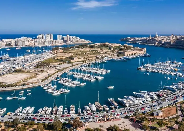 4br With Ac, Balcony, Wifi & Terrace By 360 Estates Apartment Gwardamanga