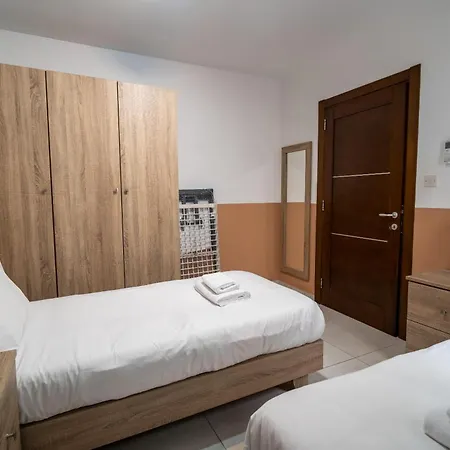 Apartment 4br With Ac, Balcony, Wifi & Terrace By 360 Estates *