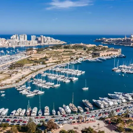 아파트 4br With Ac, Balcony, Wifi & Terrace By 360 Estates Tal Guardamangia